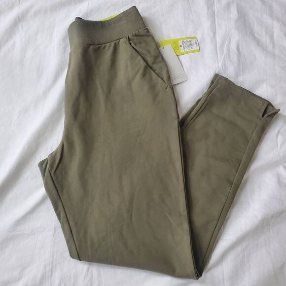NWT All in Motion green highrise taper pant Medium - Picture 9 of 10